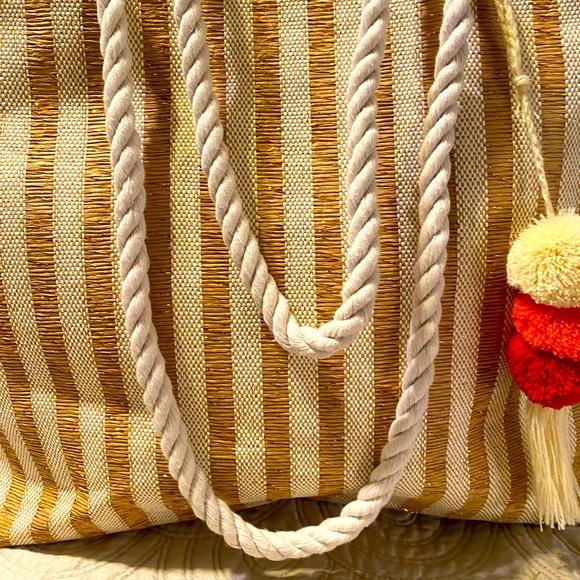 2 Chic Big gold and white tote bag - Picture 4 of 8